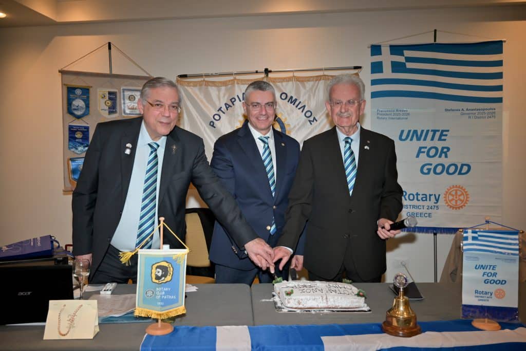 Κοπή πίτας ρόταρι: Γνωστός δημοσιογράφος και Πατρινή γιατρός έγιναν μέλη - φωτό Κοπή πίτας ρόταρι: Γνωστός δημοσιογράφος και Πατρινή γιατρός έγιναν μέλη - φωτό