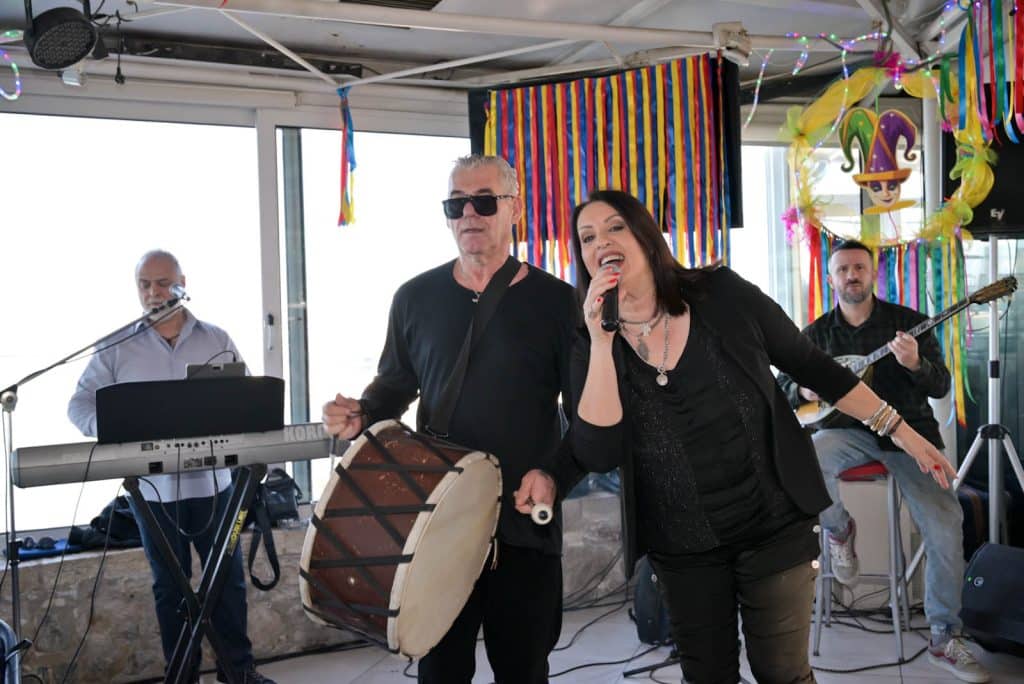 Κατάμεστος ο Φάρος – Χορός, κέφι και πολύχρωμοι χαρταετοί στην Καθαρά Δευτέρα - φωτο