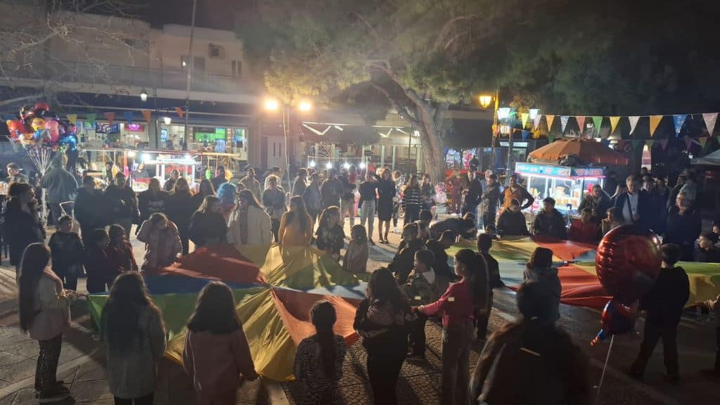 50 Χρόνια Λεχαινίτικο Καρναβάλι: Μια Χρυσή Πρεμιέρα γεμάτη Ρυθμό και Μαγεία