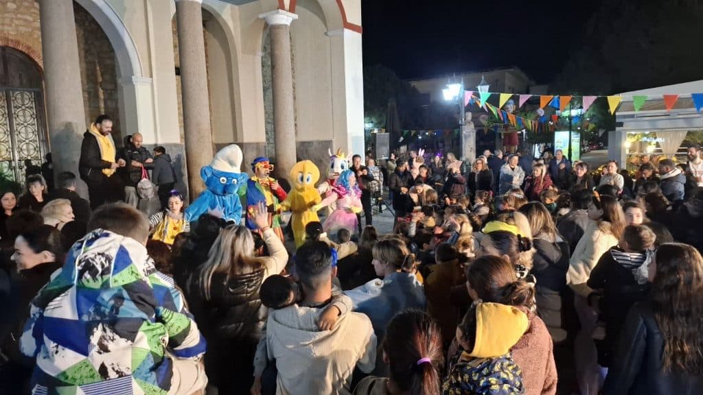 50 Χρόνια Λεχαινίτικο Καρναβάλι: Μια Χρυσή Πρεμιέρα γεμάτη Ρυθμό και Μαγεία