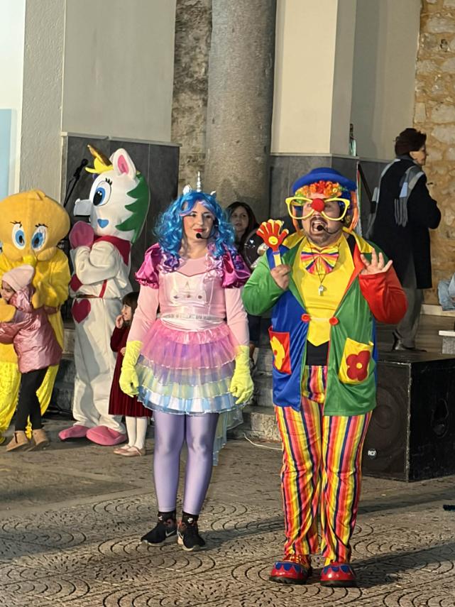 50 Χρόνια Λεχαινίτικο Καρναβάλι: Μια Χρυσή Πρεμιέρα γεμάτη Ρυθμό και Μαγεία