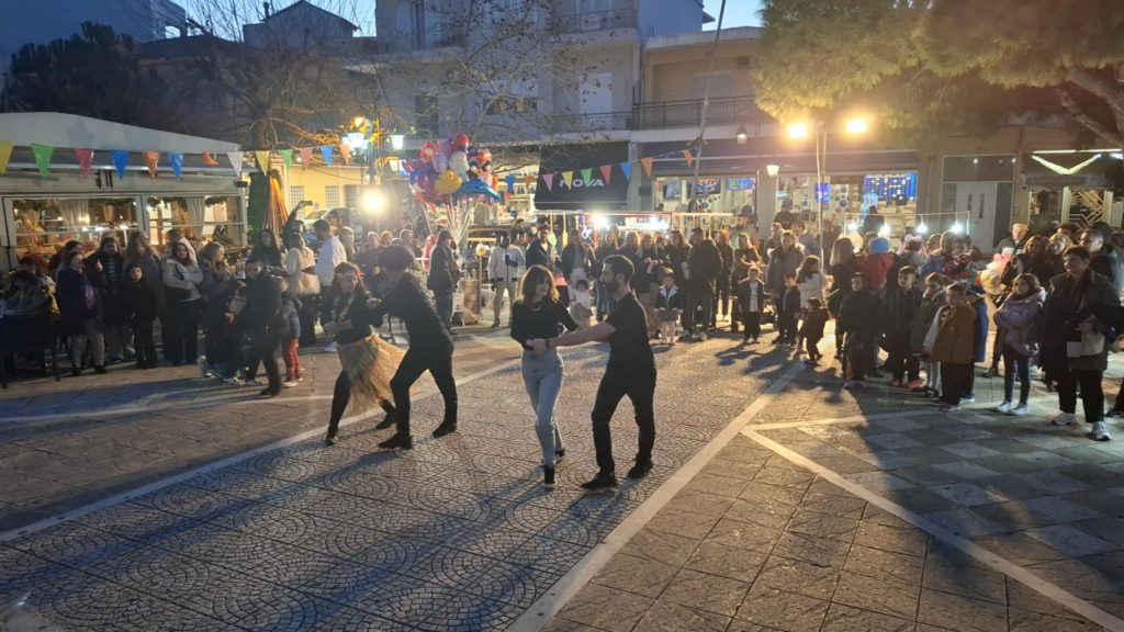 50 Χρόνια Λεχαινίτικο Καρναβάλι: Μια Χρυσή Πρεμιέρα γεμάτη Ρυθμό και Μαγεία