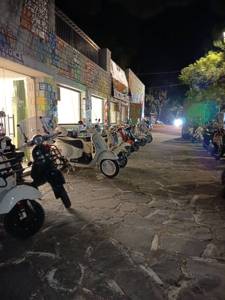 δείτε φωτό και βίντεο: Ρεκόρ συμμετοχής στην συνάντηση των "Βεσπίτσι" στην Πάτρα - Ξενάγηση από τον Δήμαρχο