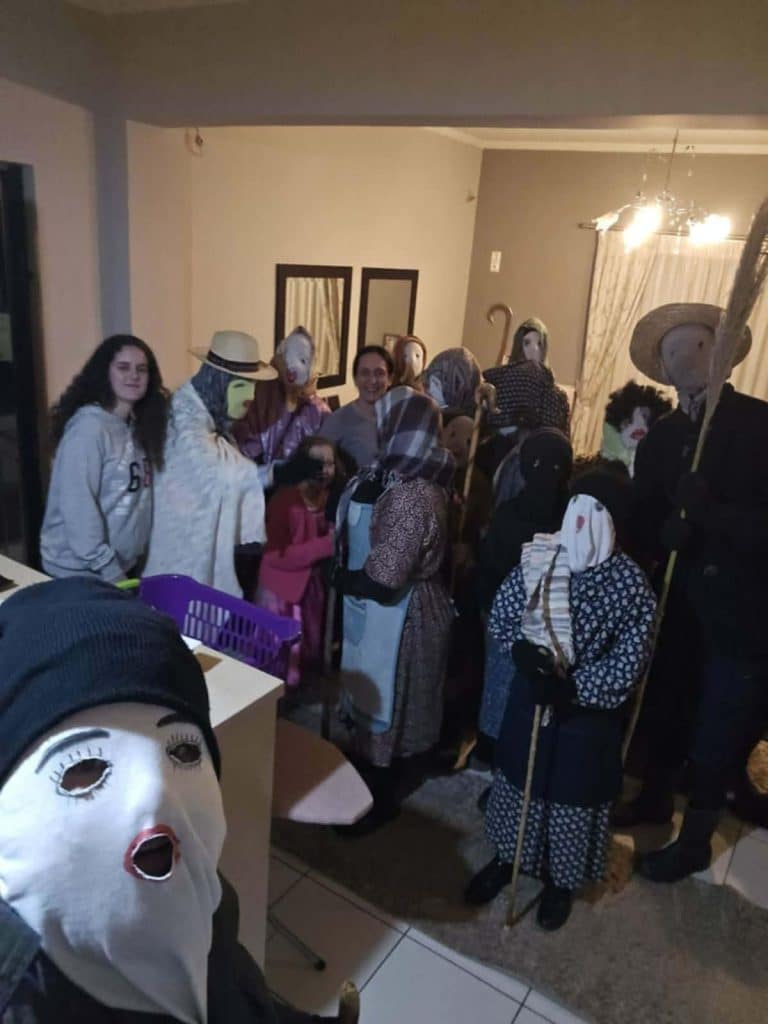 Πάτρα: "Κουκουλοφόροι" μπήκαν στα σπίτια στο Σούλι - Δείτε φωτό