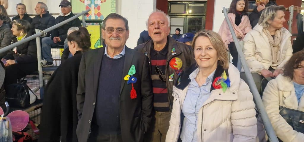 Πάτρα: Δείτε εκατοντάδες φωτό από τη νυχτερινή παρέλαση