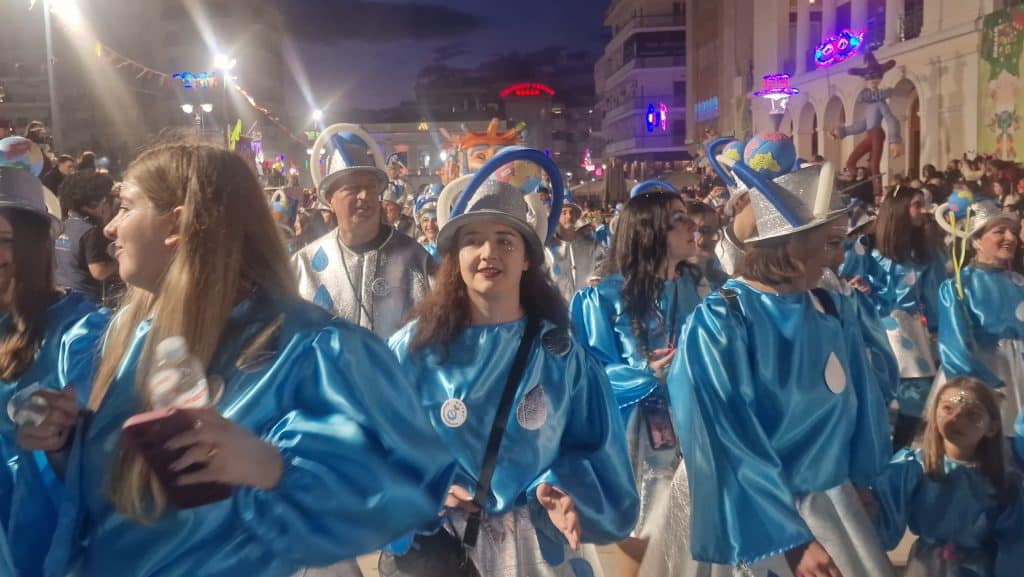 Πάτρα: Δείτε εκατοντάδες φωτό από τη νυχτερινή παρέλαση