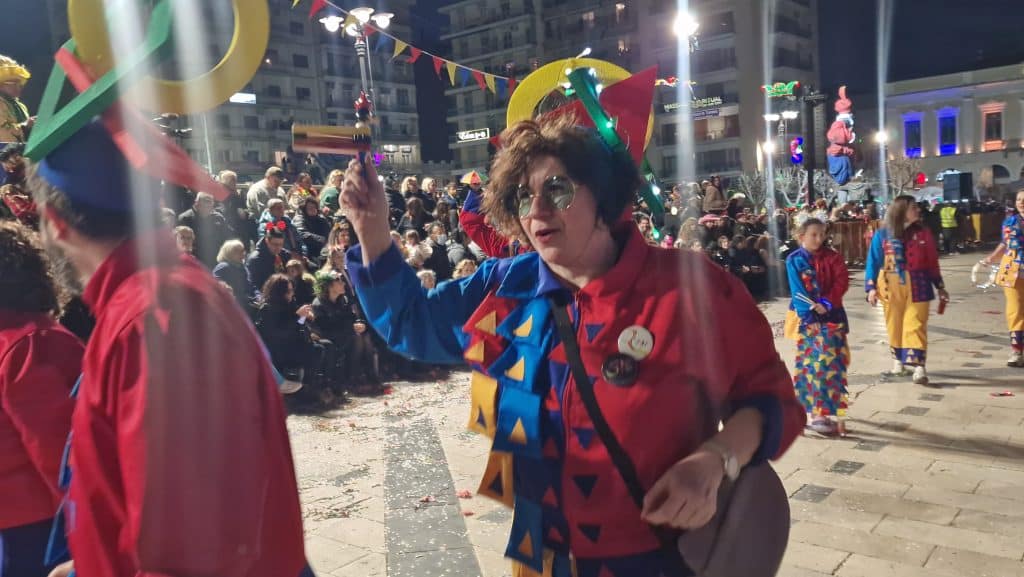 Πάτρα: Δείτε εκατοντάδες φωτό από τη νυχτερινή παρέλαση