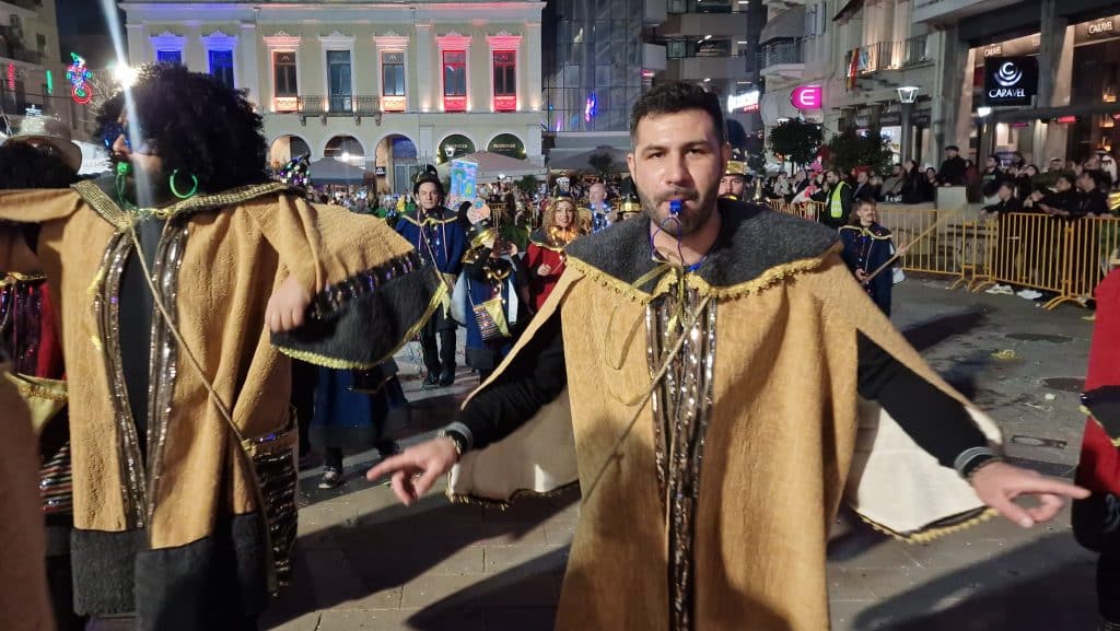 Πάτρα: Δείτε εκατοντάδες φωτό από τη νυχτερινή παρέλαση