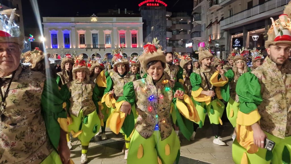 Πάτρα: Δείτε εκατοντάδες φωτό από τη νυχτερινή παρέλαση