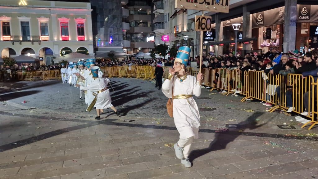 Πάτρα: Δείτε εκατοντάδες φωτό από τη νυχτερινή παρέλαση