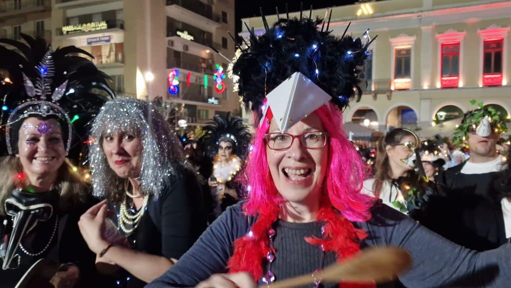 Πάτρα: Δείτε εκατοντάδες φωτό από τη νυχτερινή παρέλαση