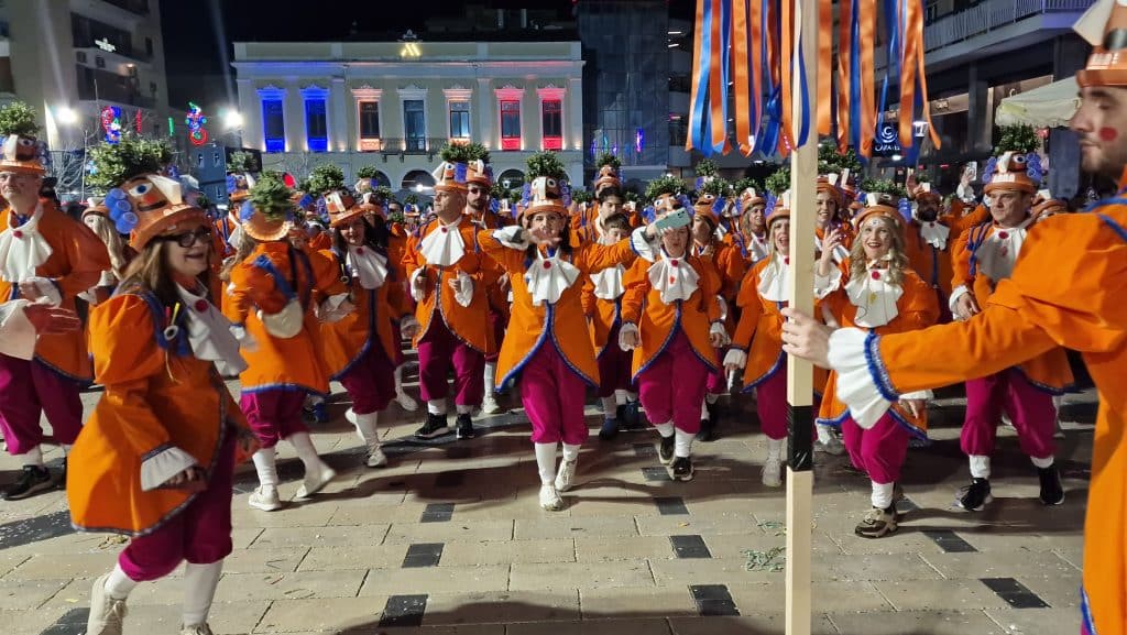 Πάτρα: Δείτε εκατοντάδες φωτό από τη νυχτερινή παρέλαση