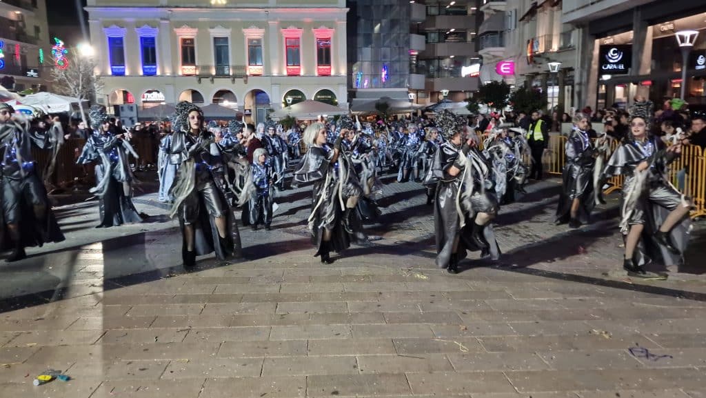 Πάτρα: Δείτε εκατοντάδες φωτό από τη νυχτερινή παρέλαση