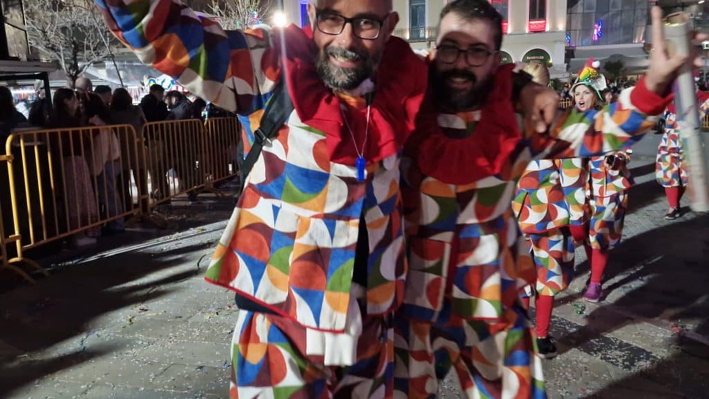 Πάτρα: Δείτε εκατοντάδες φωτό από τη νυχτερινή παρέλαση