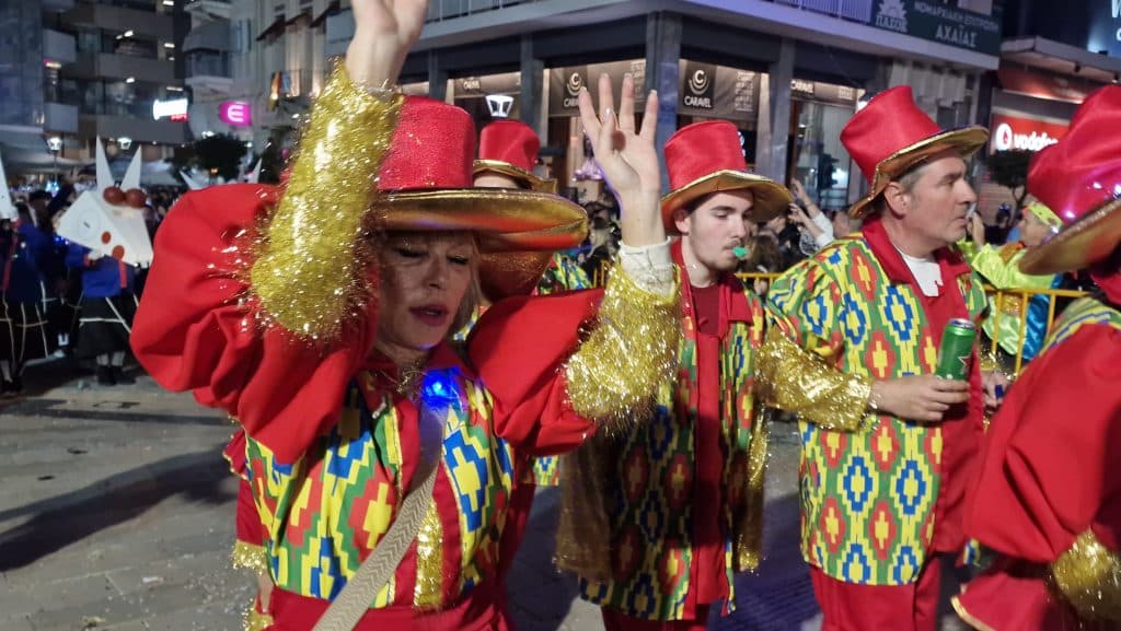 Πάτρα: Δείτε εκατοντάδες φωτό από τη νυχτερινή παρέλαση