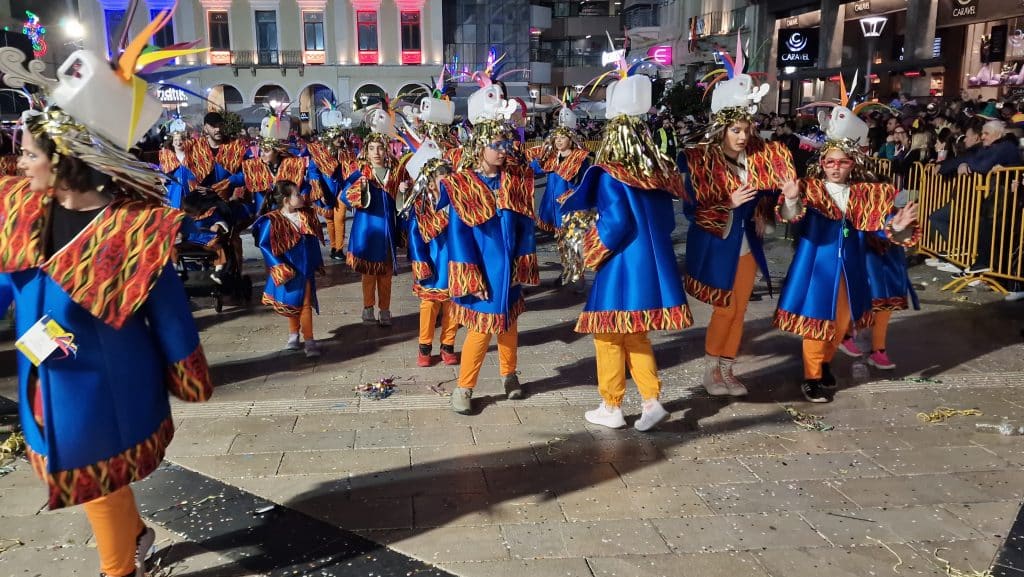 Πάτρα: Δείτε εκατοντάδες φωτό από τη νυχτερινή παρέλαση