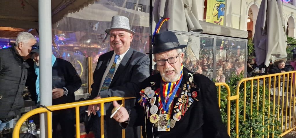 Πάτρα: Δείτε εκατοντάδες φωτό από τη νυχτερινή παρέλαση