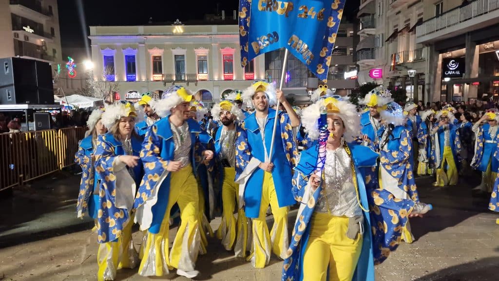 Πάτρα: Δείτε εκατοντάδες φωτό από τη νυχτερινή παρέλαση