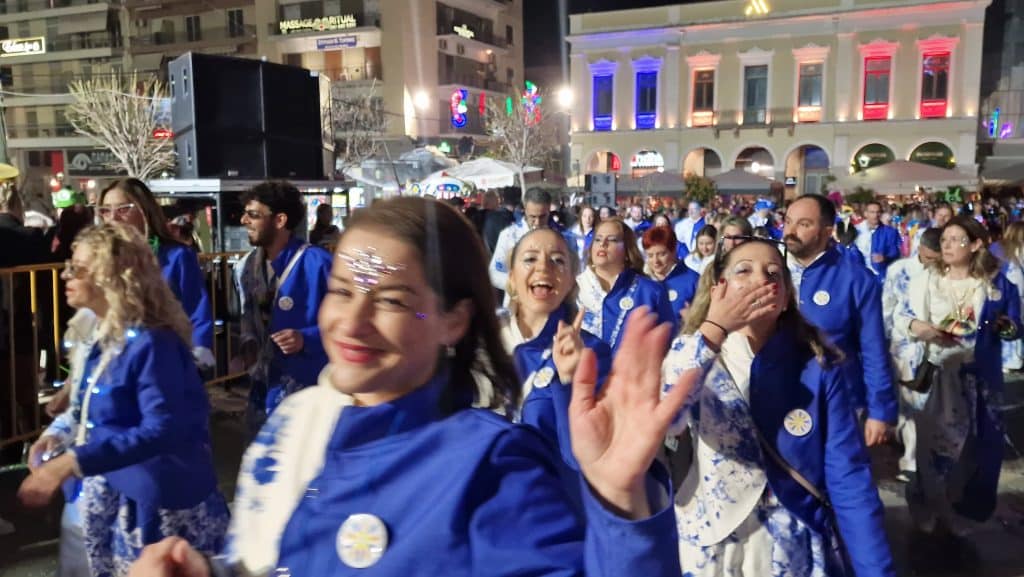 Πάτρα: Δείτε εκατοντάδες φωτό από τη νυχτερινή παρέλαση