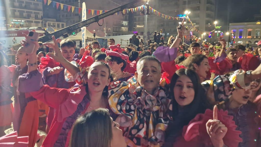 Πάτρα: Δείτε εκατοντάδες φωτό από τη νυχτερινή παρέλαση