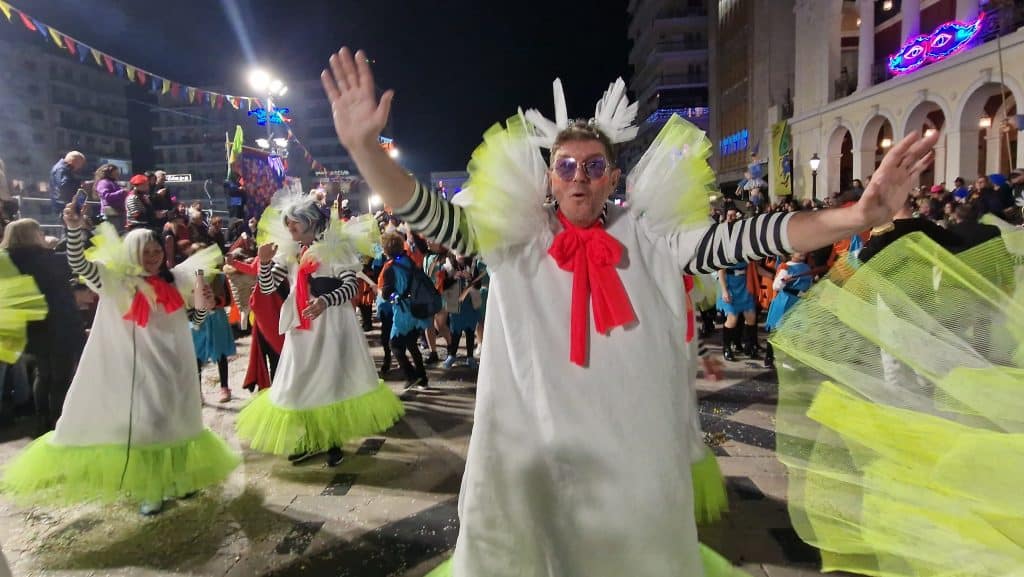 Πάτρα: Δείτε εκατοντάδες φωτό από τη νυχτερινή παρέλαση