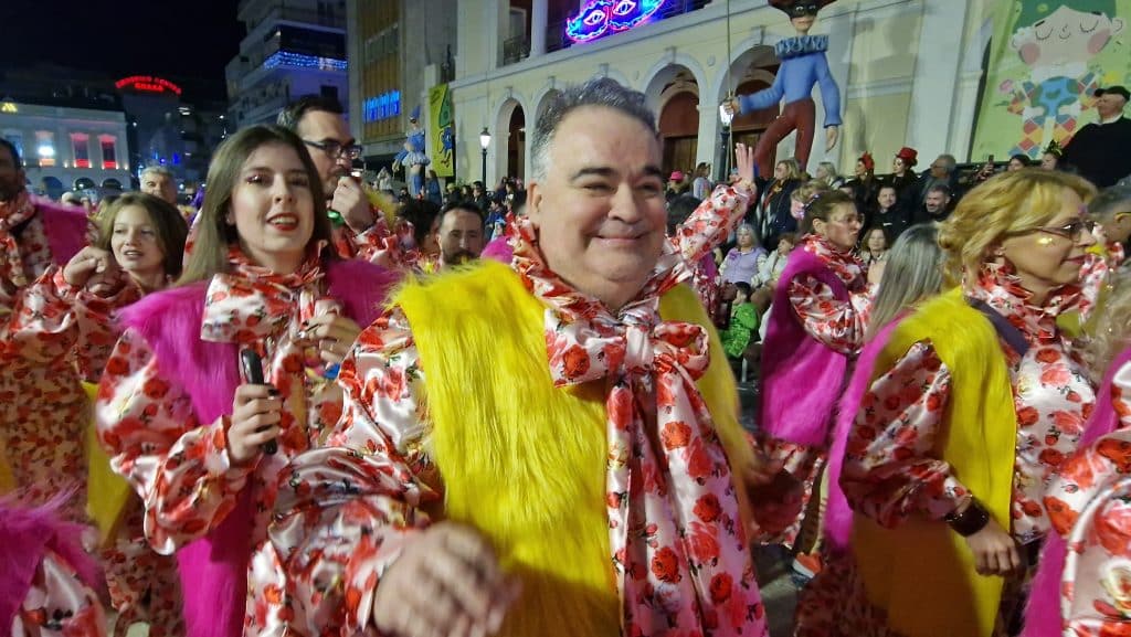 Πάτρα: Δείτε εκατοντάδες φωτό από τη νυχτερινή παρέλαση