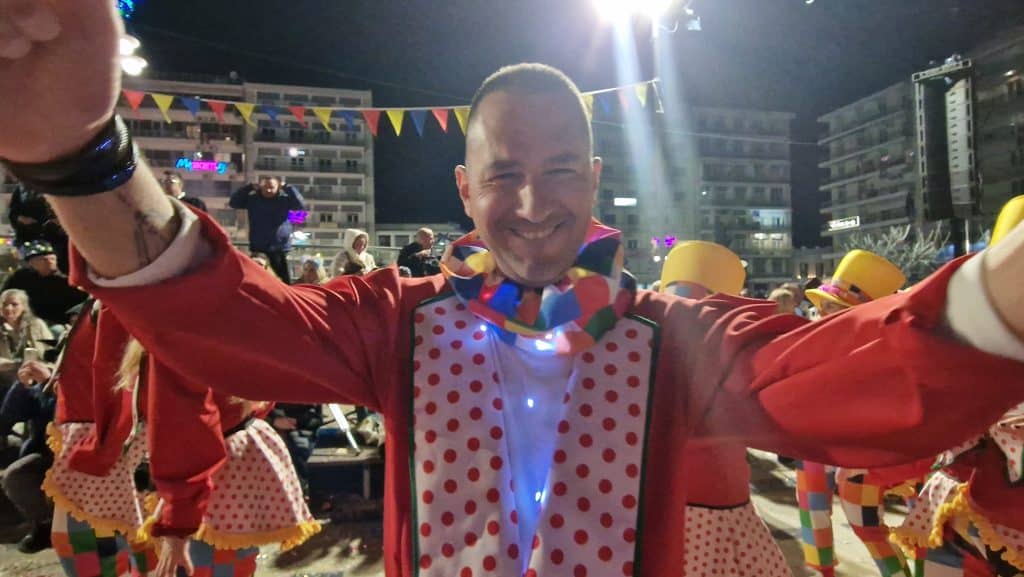 Πάτρα: Δείτε εκατοντάδες φωτό από τη νυχτερινή παρέλαση