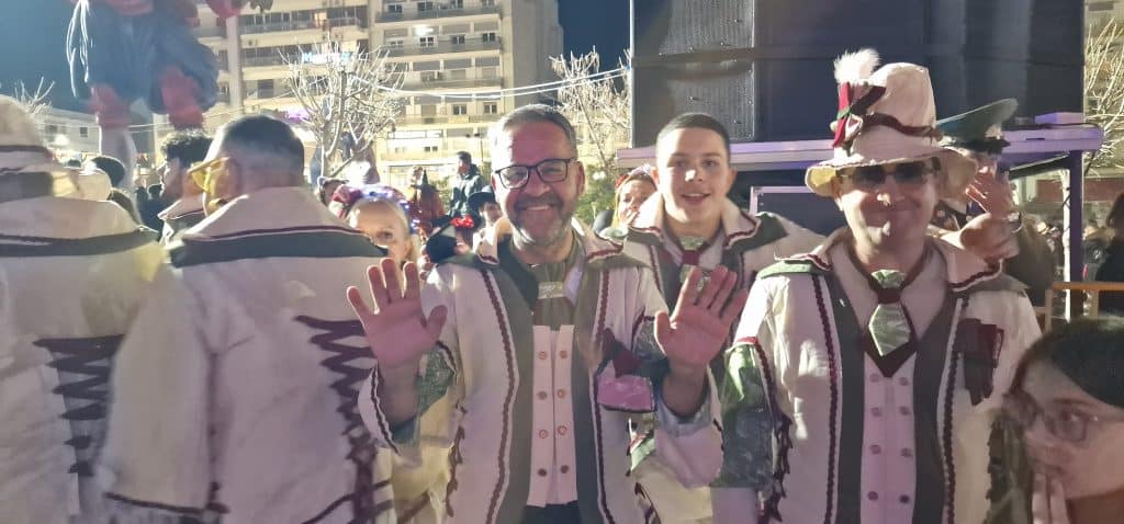 Πάτρα: Δείτε εκατοντάδες φωτό από τη νυχτερινή παρέλαση