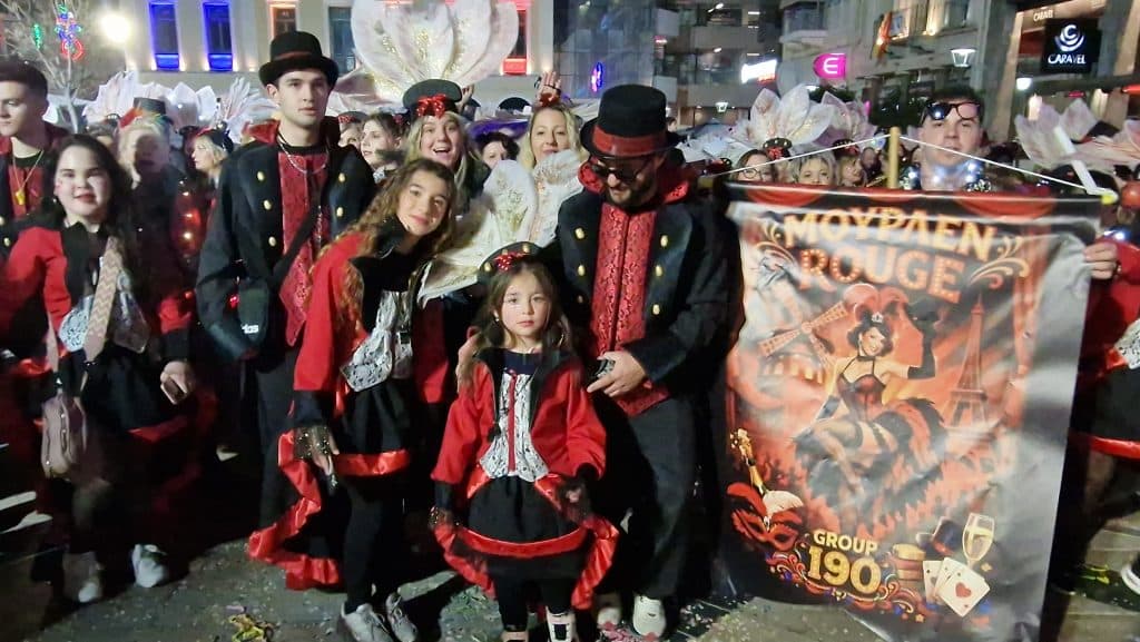 Πάτρα: Δείτε εκατοντάδες φωτό από τη νυχτερινή παρέλαση