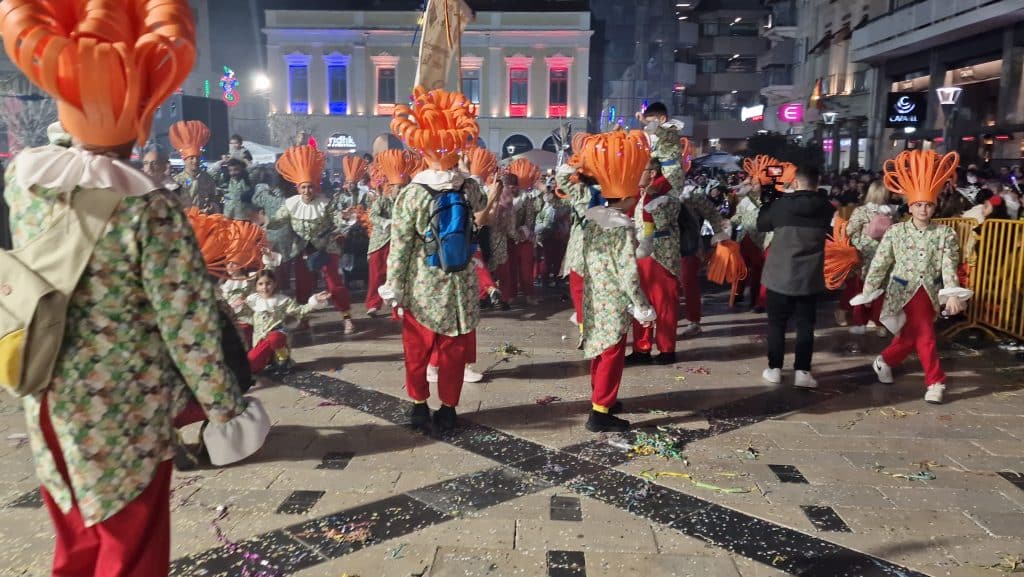 Πάτρα: Δείτε εκατοντάδες φωτό από τη νυχτερινή παρέλαση