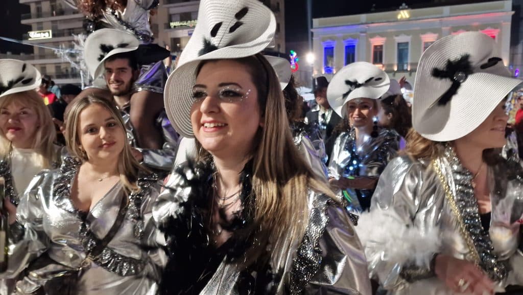 Πάτρα: Δείτε εκατοντάδες φωτό από τη νυχτερινή παρέλαση