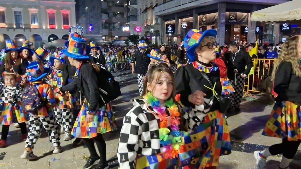 Πάτρα: Δείτε εκατοντάδες φωτό από τη νυχτερινή παρέλαση