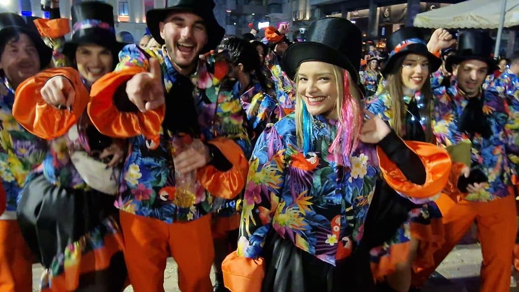 Πάτρα: Δείτε εκατοντάδες φωτό από τη νυχτερινή παρέλαση