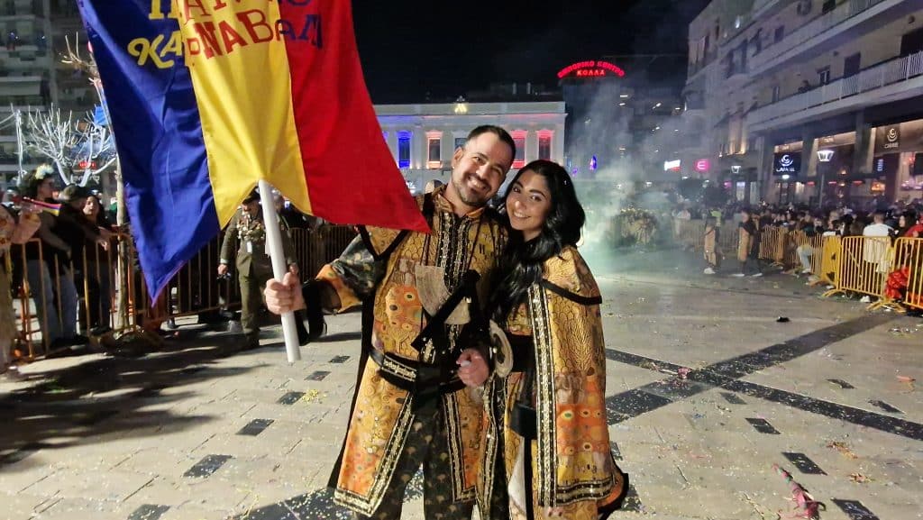 Πάτρα: Δείτε εκατοντάδες φωτό από τη νυχτερινή παρέλαση