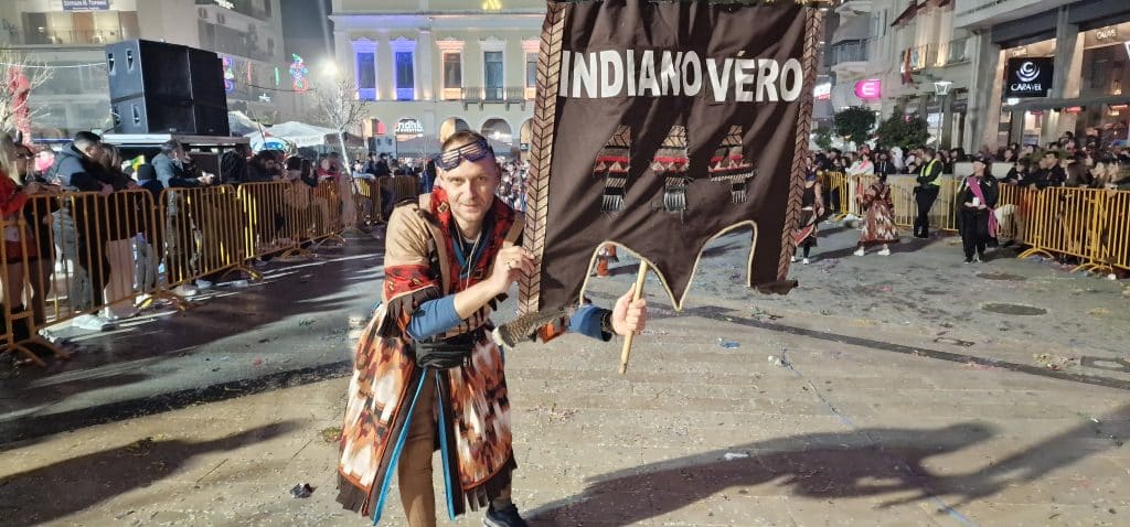 Πάτρα: Δείτε εκατοντάδες φωτό από τη νυχτερινή παρέλαση