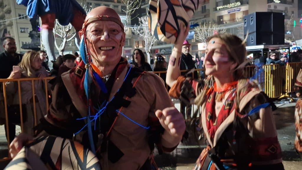 Πάτρα: Δείτε εκατοντάδες φωτό από τη νυχτερινή παρέλαση