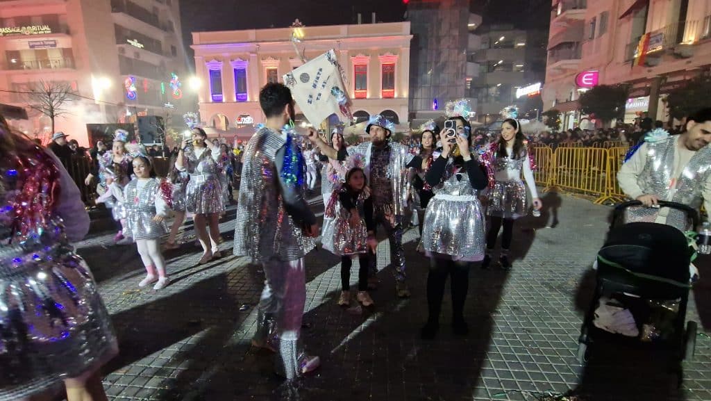 Πάτρα: Δείτε εκατοντάδες φωτό από τη νυχτερινή παρέλαση