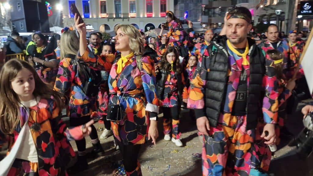 Πάτρα: Δείτε εκατοντάδες φωτό από τη νυχτερινή παρέλαση