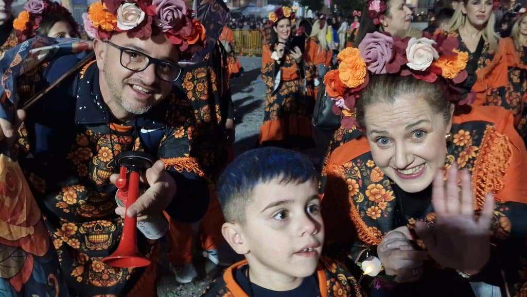 Πάτρα: Δείτε εκατοντάδες φωτό από τη νυχτερινή παρέλαση