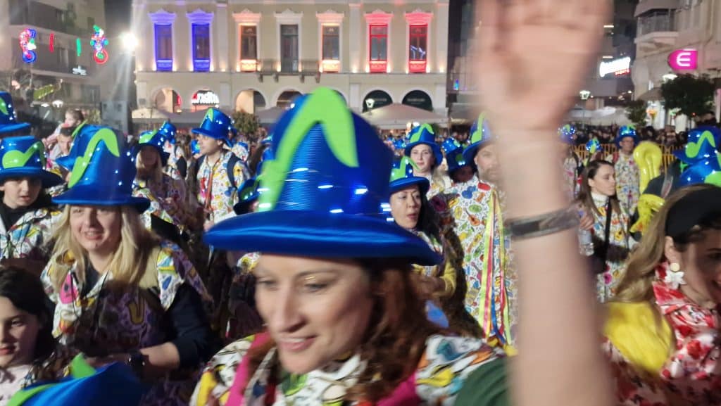 Πάτρα: Δείτε εκατοντάδες φωτό από τη νυχτερινή παρέλαση