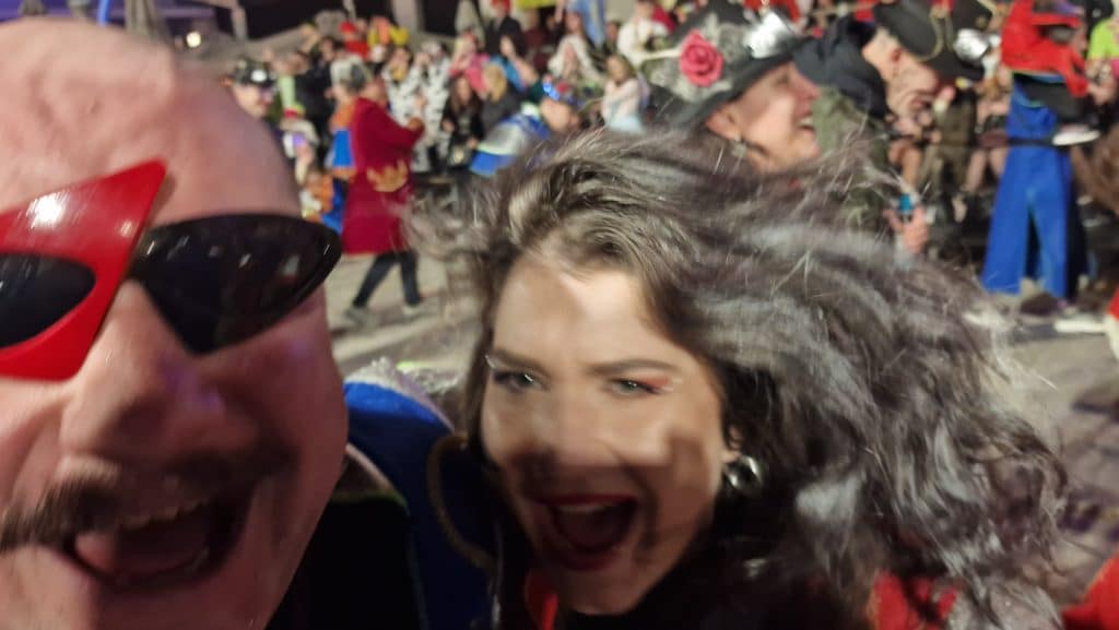 Πάτρα: Δείτε εκατοντάδες φωτό από τη νυχτερινή παρέλαση