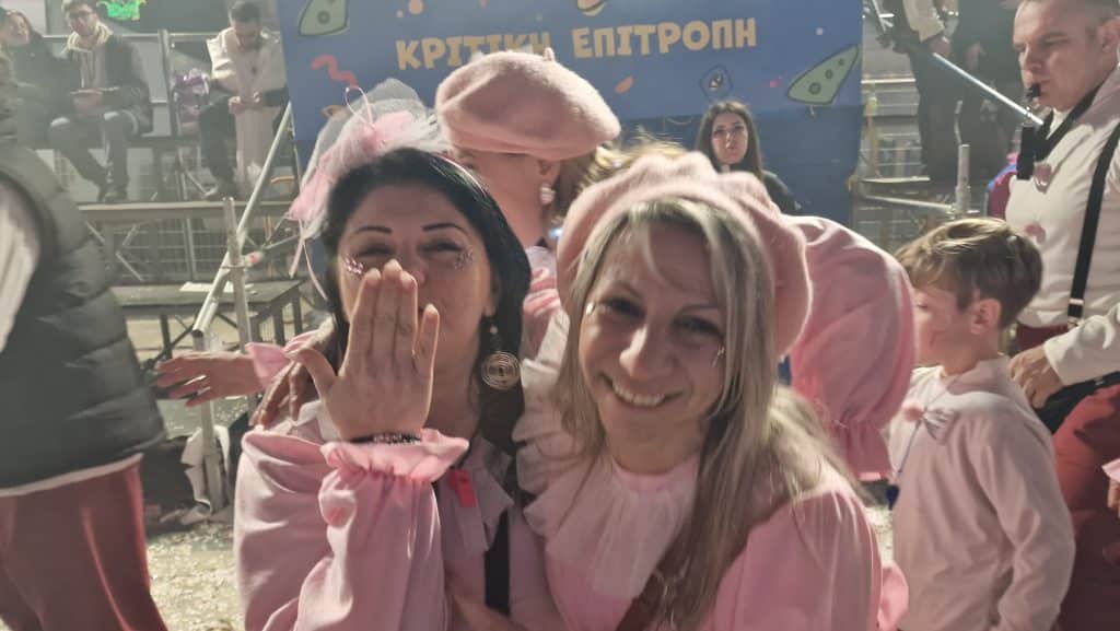 Πάτρα: Δείτε εκατοντάδες φωτό από τη νυχτερινή παρέλαση