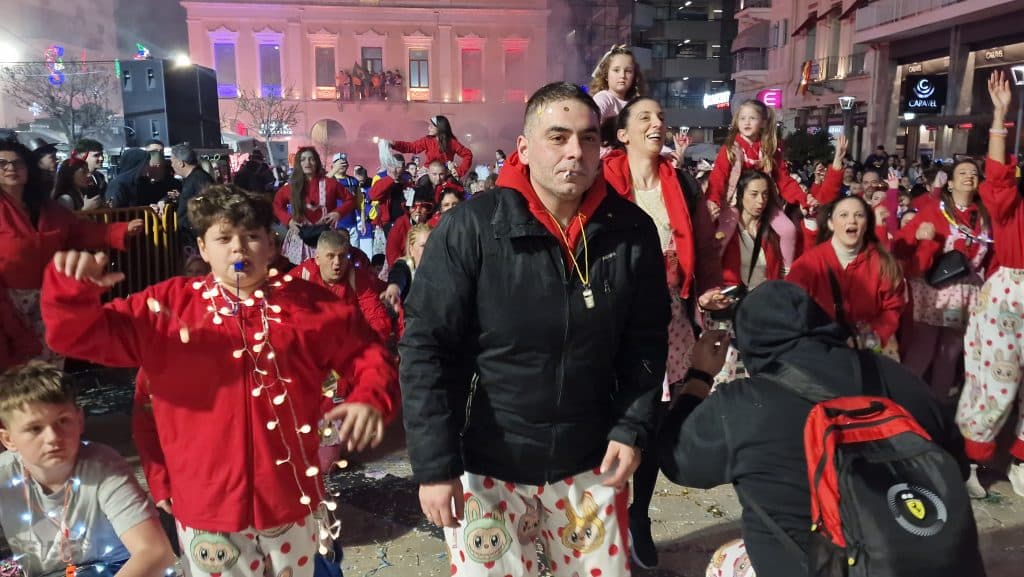 Πάτρα: Δείτε εκατοντάδες φωτό από τη νυχτερινή παρέλαση