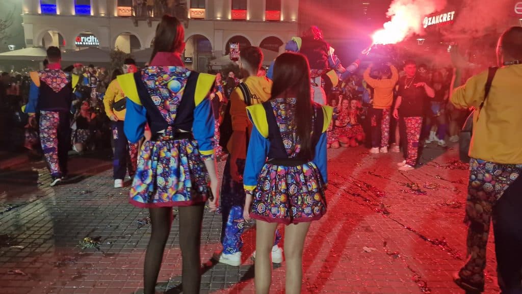 Πάτρα: Δείτε εκατοντάδες φωτό από τη νυχτερινή παρέλαση