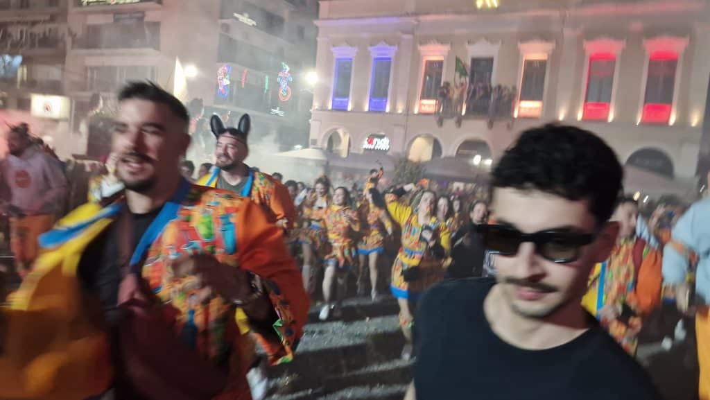 Πάτρα: Δείτε εκατοντάδες φωτό από τη νυχτερινή παρέλαση