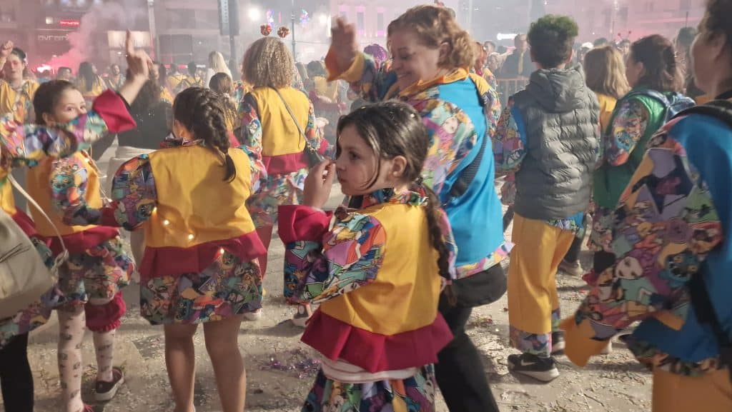 Πάτρα: Δείτε εκατοντάδες φωτό από τη νυχτερινή παρέλαση