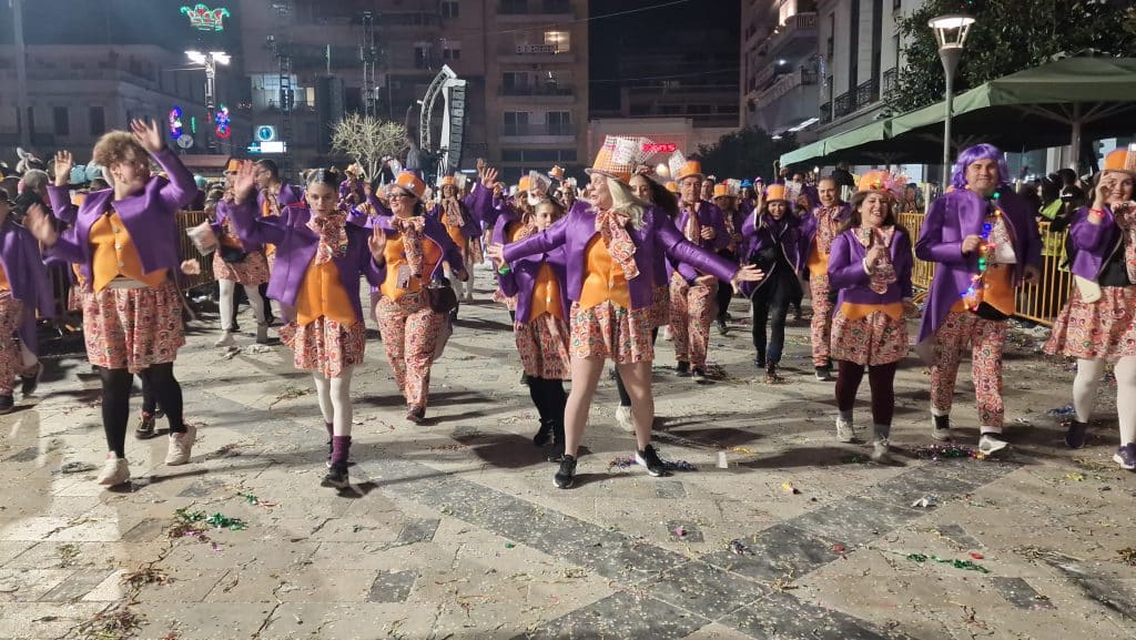 Πάτρα: Δείτε εκατοντάδες φωτό από τη νυχτερινή παρέλαση