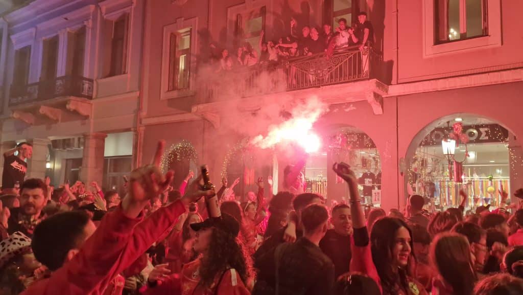 Πάτρα: Δείτε εκατοντάδες φωτό από τη νυχτερινή παρέλαση