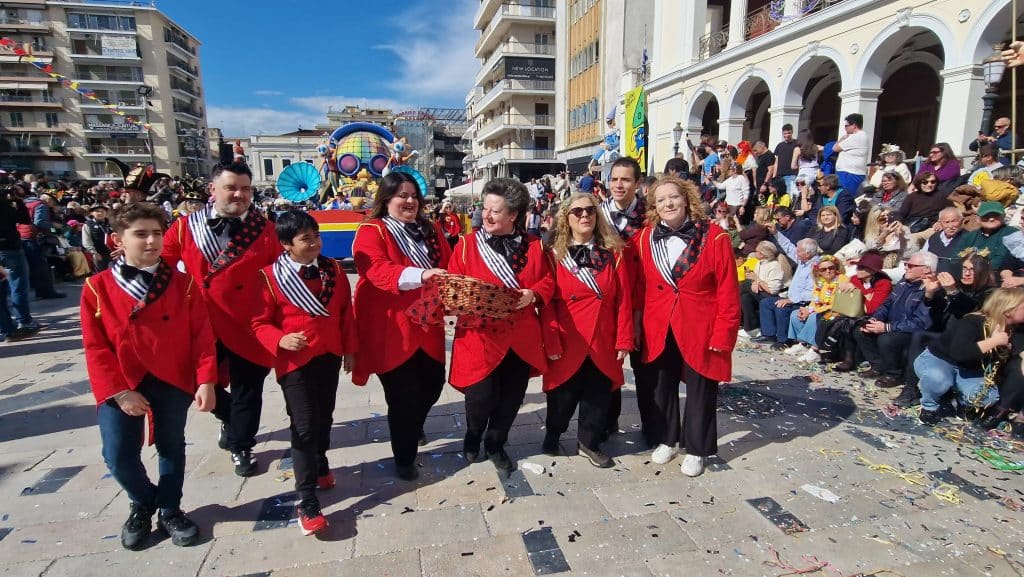 Πάτρα: Δείτε πάνω από 200 νέες φωτογραφίες από την μεγάλη καρναβαλική παρέλαση