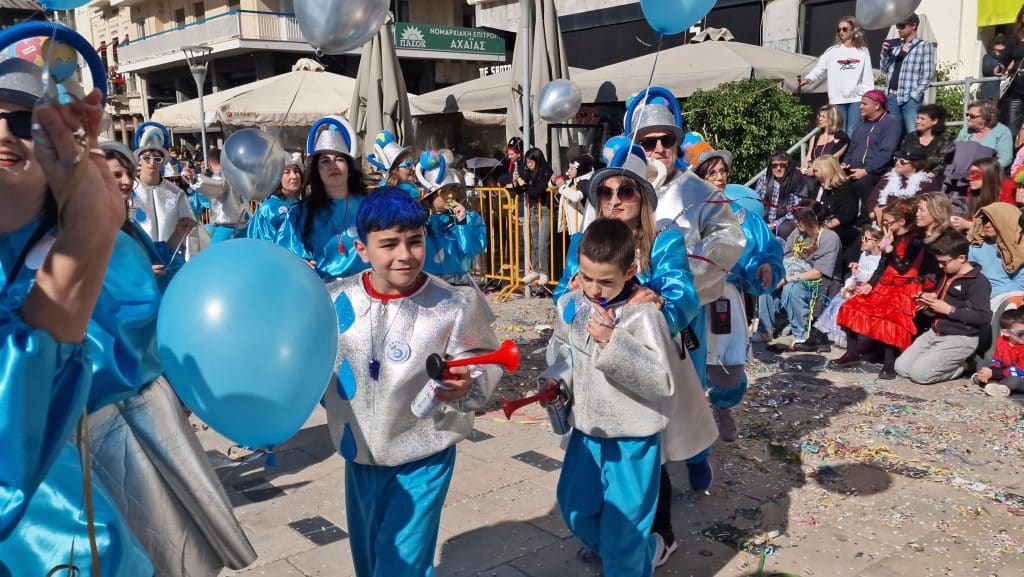 Πάτρα: Δείτε πάνω από 200 νέες φωτογραφίες από την μεγάλη καρναβαλική παρέλαση